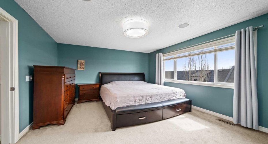 115 Drake Landing Court, Okotoks, Alberta T1S 2M3, 3 Bedrooms Bedrooms, ,4 BathroomsBathrooms,Residential,For Sale,Drake Landing,A2304652