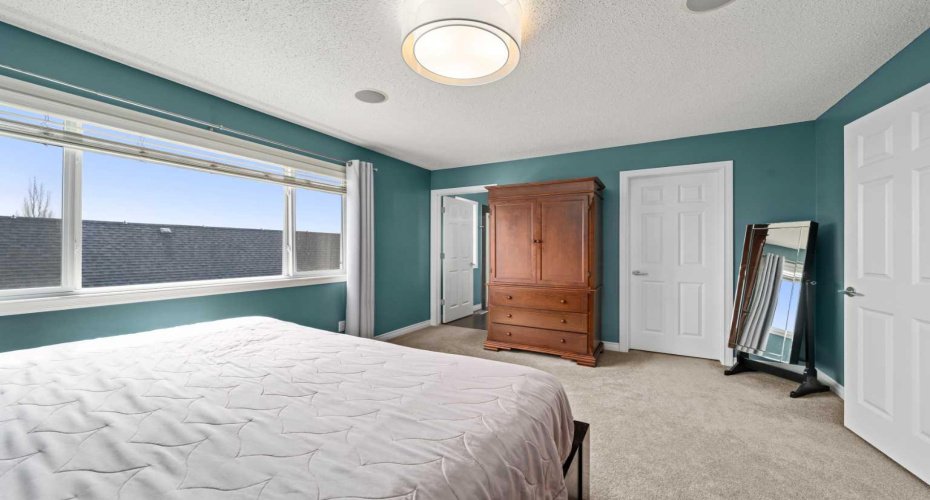 115 Drake Landing Court, Okotoks, Alberta T1S 2M3, 3 Bedrooms Bedrooms, ,4 BathroomsBathrooms,Residential,For Sale,Drake Landing,A2304652