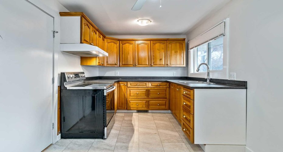 30 Crescent Road, Okotoks, Alberta T1S 1G4, 3 Bedrooms Bedrooms, ,1 BathroomBathrooms,Residential,For Sale,Crescent,A2304679
