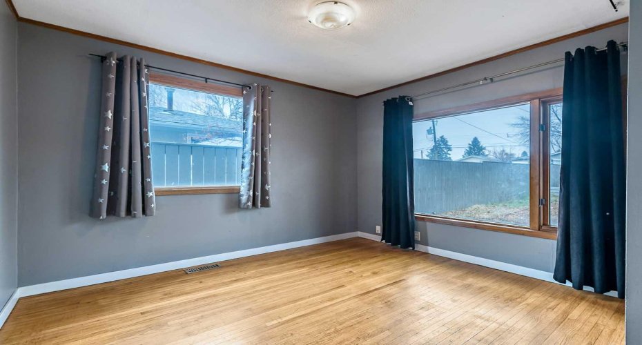 30 Crescent Road, Okotoks, Alberta T1S 1G4, 3 Bedrooms Bedrooms, ,1 BathroomBathrooms,Residential,For Sale,Crescent,A2304679