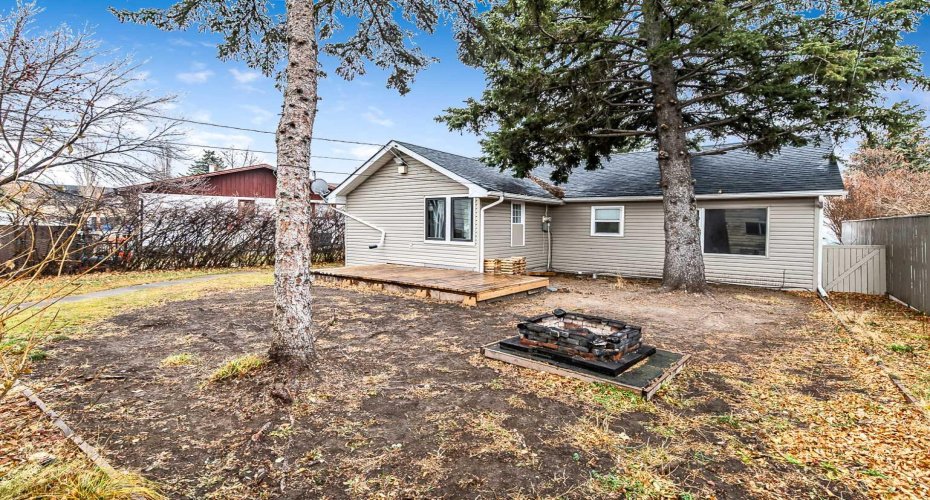 30 Crescent Road, Okotoks, Alberta T1S 1G4, 3 Bedrooms Bedrooms, ,1 BathroomBathrooms,Residential,For Sale,Crescent,A2304679