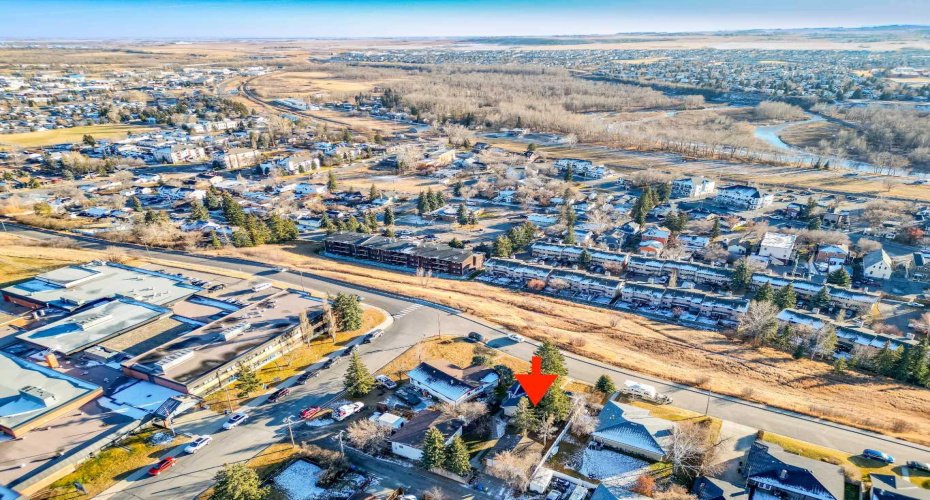 30 Crescent Road, Okotoks, Alberta T1S 1G4, 3 Bedrooms Bedrooms, ,1 BathroomBathrooms,Residential,For Sale,Crescent,A2304679