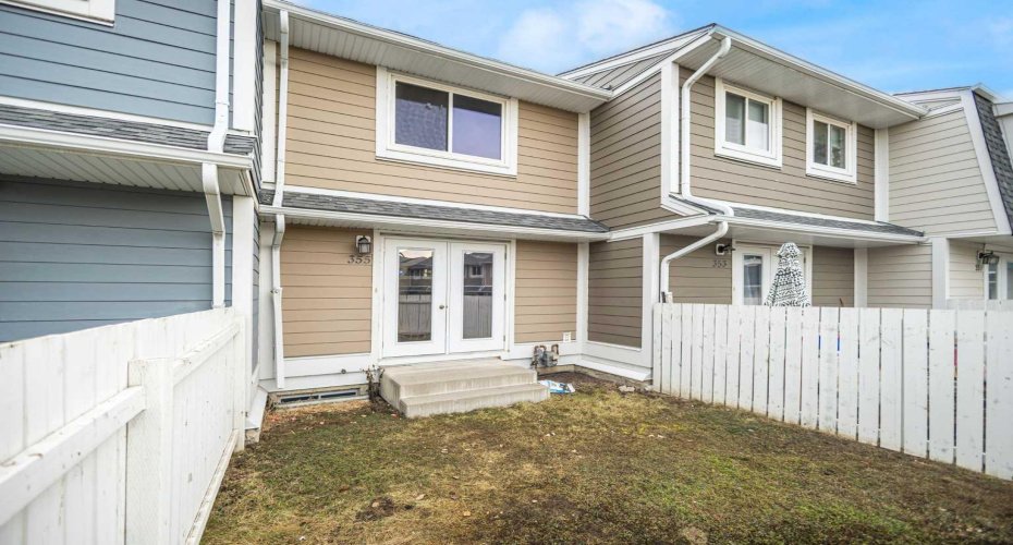 355 Georgian Villas, Calgary, Alberta T2A 7C7, 2 Bedrooms Bedrooms, ,2 BathroomsBathrooms,Residential,For Sale,Georgian,A2305349