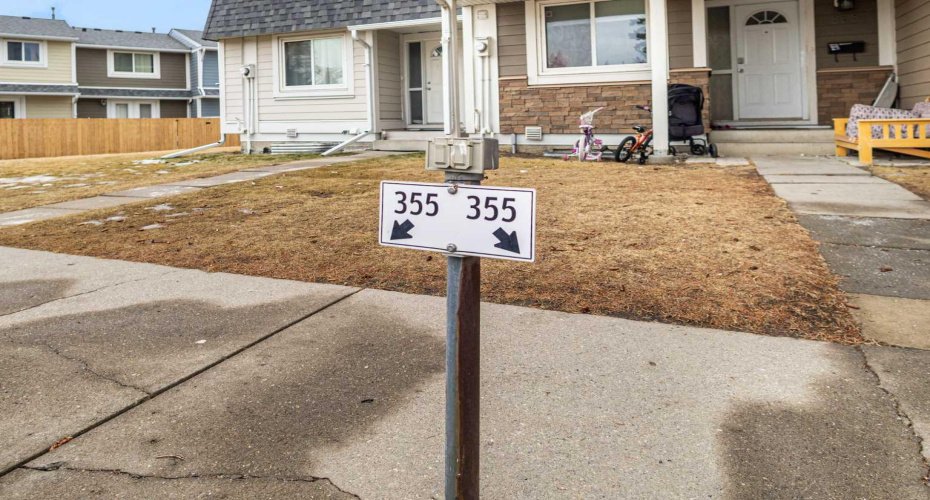 355 Georgian Villas, Calgary, Alberta T2A 7C7, 2 Bedrooms Bedrooms, ,2 BathroomsBathrooms,Residential,For Sale,Georgian,A2305349