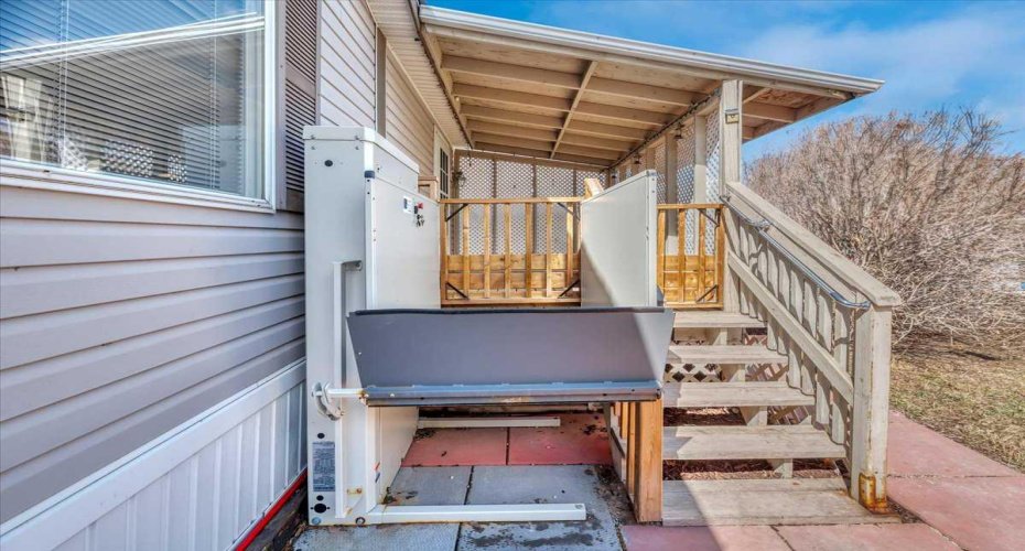 Vertical Lift for Easy Access