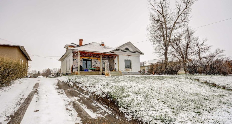 162 2 Avenue, Cardston, Alberta T0K 0K0, 6 Bedrooms Bedrooms, ,2 BathroomsBathrooms,Residential,For Sale,2,A2305358