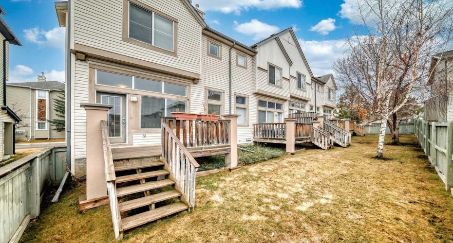 17 Copperfield Court, Calgary, Alberta T2Z 4Z3, 2 Bedrooms Bedrooms, ,3 BathroomsBathrooms,Residential,For Sale,Copperfield,A2302063