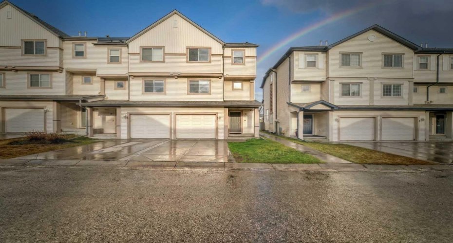 17 Copperfield Court, Calgary, Alberta T2Z 4Z3, 2 Bedrooms Bedrooms, ,3 BathroomsBathrooms,Residential,For Sale,Copperfield,A2302063