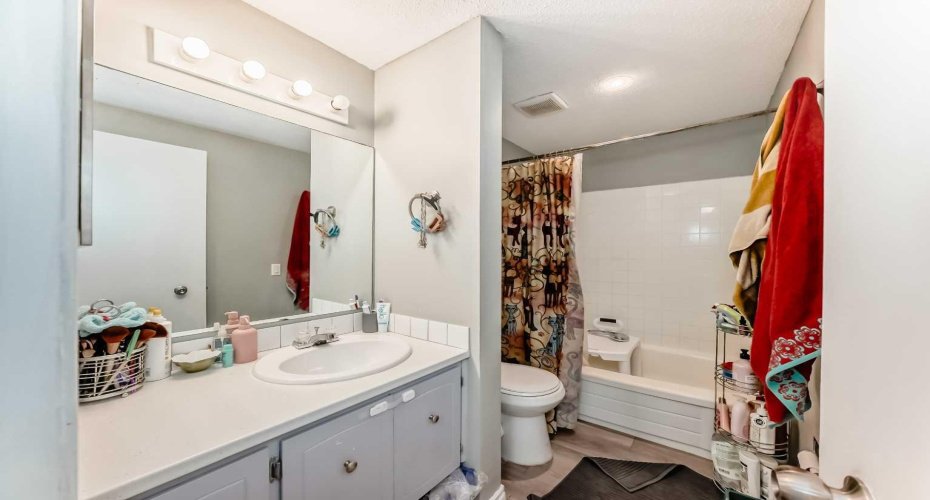 3042 Doverville Crescent, Calgary, Alberta t2b1t9, 4 Bedrooms Bedrooms, ,2 BathroomsBathrooms,Residential,For Sale,Doverville,A2304379