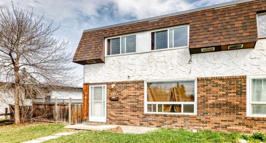 3042 Doverville Crescent, Calgary, Alberta t2b1t9, 4 Bedrooms Bedrooms, ,2 BathroomsBathrooms,Residential,For Sale,Doverville,A2304379