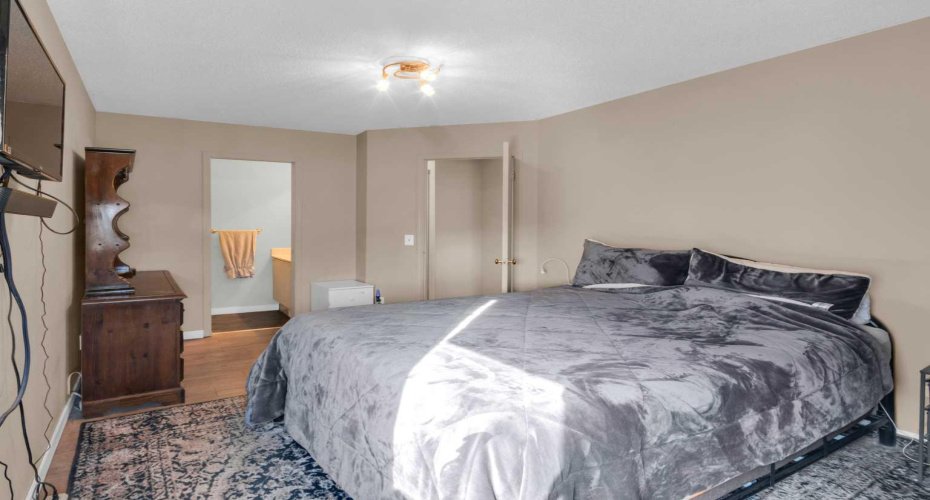 8035 Laguna Way, Calgary, Alberta T1Y 7A3, 3 Bedrooms Bedrooms, ,2 BathroomsBathrooms,Residential,For Sale,Laguna,A2285569