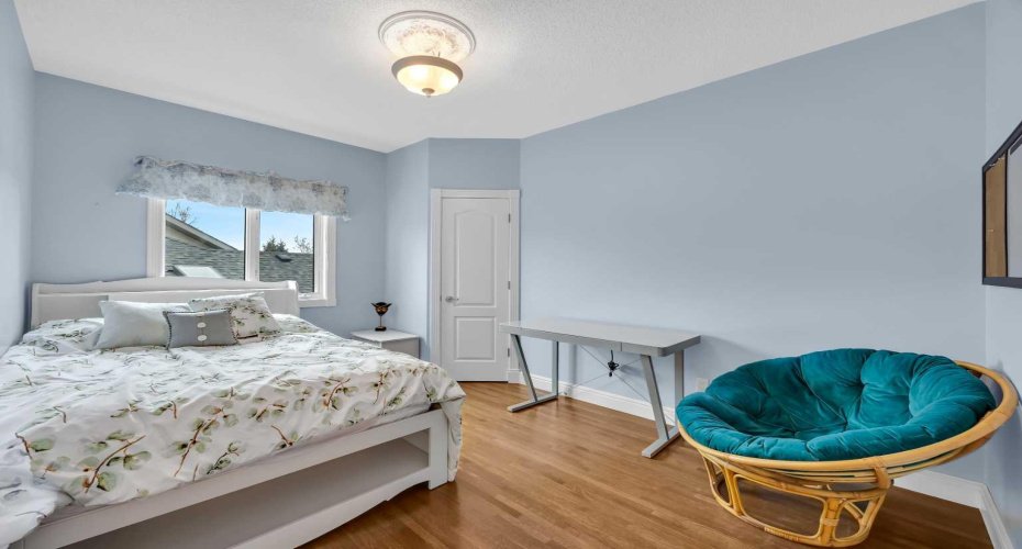 216 Evergreen Heath, Calgary, Alberta T2Y 3B6, 5 Bedrooms Bedrooms, ,4 BathroomsBathrooms,Residential,For Sale,Evergreen,A2301215