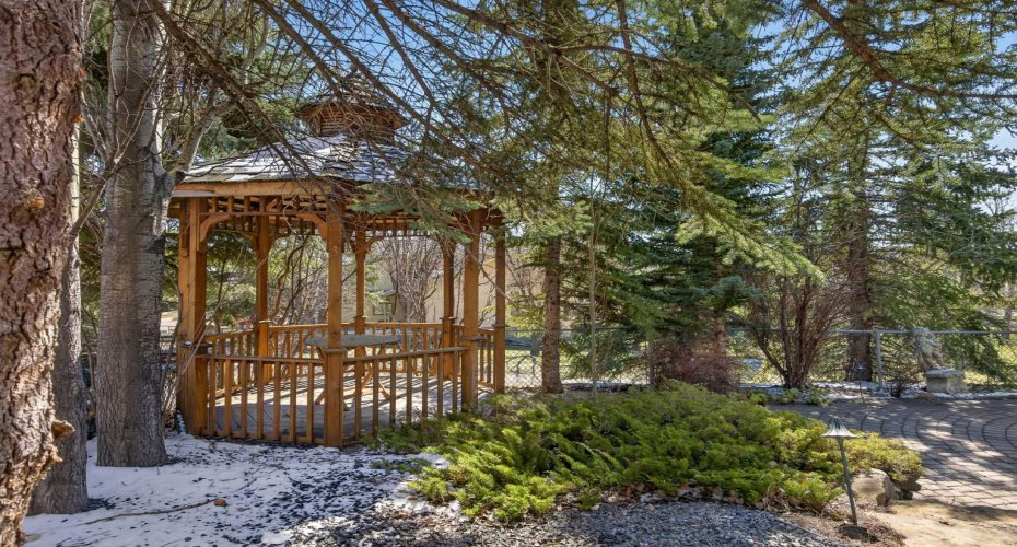 216 Evergreen Heath, Calgary, Alberta T2Y 3B6, 5 Bedrooms Bedrooms, ,4 BathroomsBathrooms,Residential,For Sale,Evergreen,A2301215