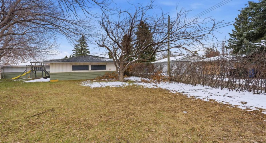 3439 33 Street, Calgary, Alberta T3E 2V3, 3 Bedrooms Bedrooms, ,1 BathroomBathrooms,Residential,For Sale,33,A2302274