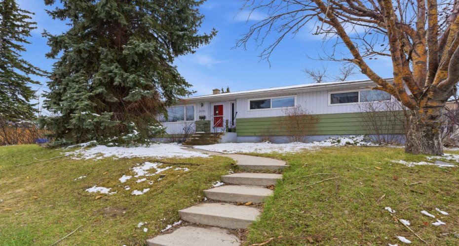 3439 33 Street, Calgary, Alberta T3E 2V3, 3 Bedrooms Bedrooms, ,1 BathroomBathrooms,Residential,For Sale,33,A2302274