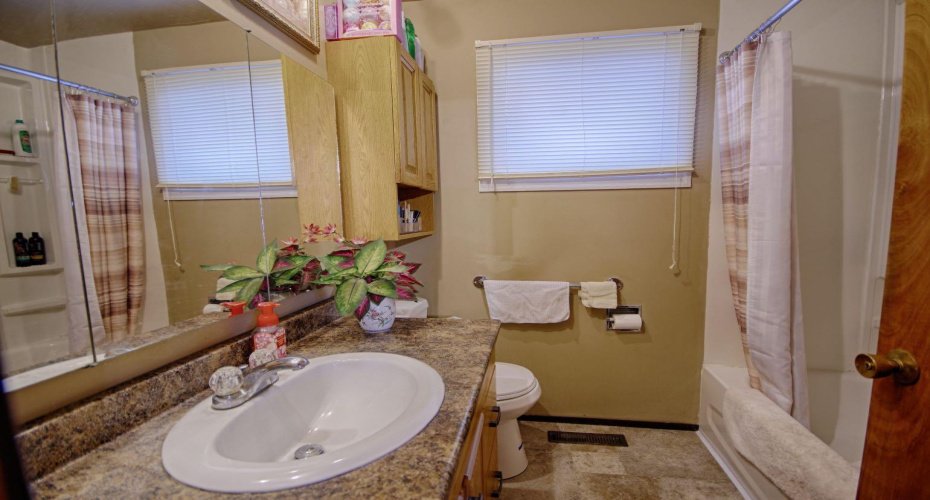 516 18 Street, Lethbridge, Alberta T1H 3G7, 4 Bedrooms Bedrooms, ,2 BathroomsBathrooms,Residential,For Sale,18,A2305427