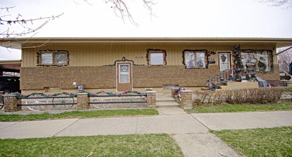 516 18 Street, Lethbridge, Alberta T1H 3G7, 4 Bedrooms Bedrooms, ,2 BathroomsBathrooms,Residential,For Sale,18,A2305427