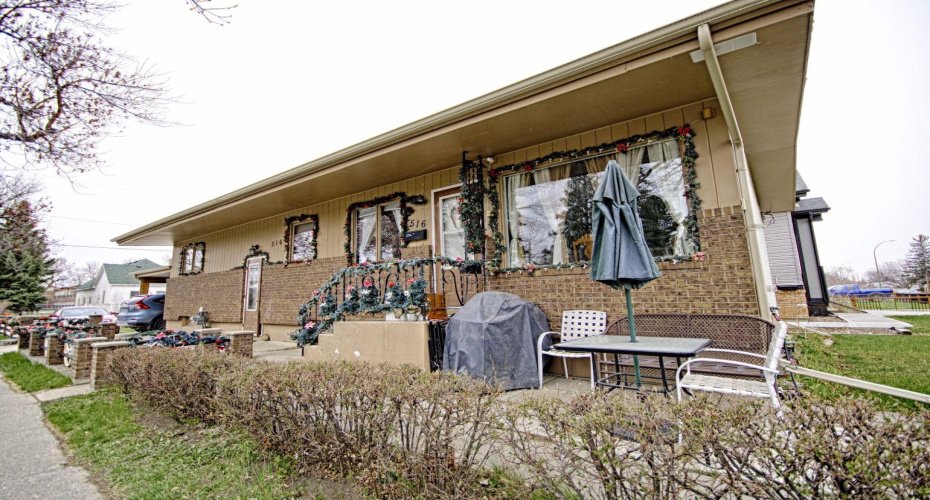 516 18 Street, Lethbridge, Alberta T1H 3G7, 4 Bedrooms Bedrooms, ,2 BathroomsBathrooms,Residential,For Sale,18,A2305427