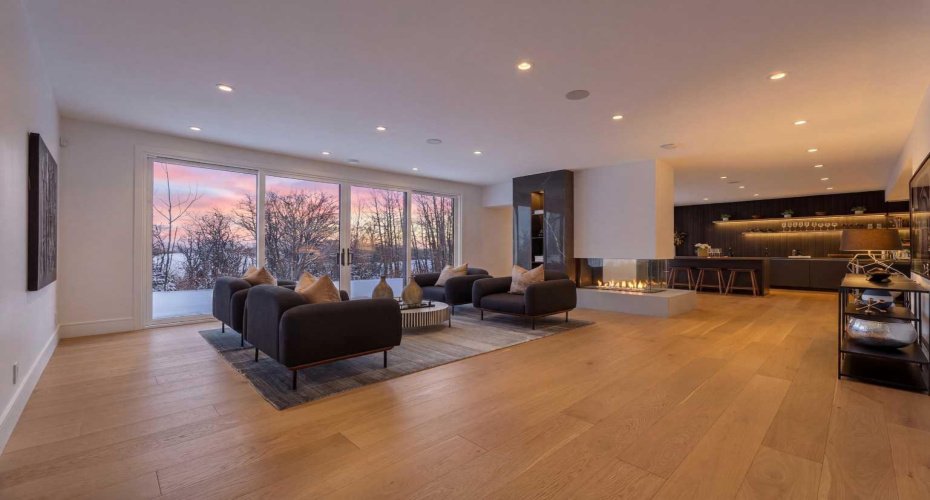 Lower level walk-out entertainment space!