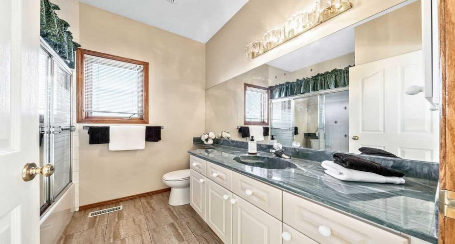 109 Lakeside Greens Drive, Chestermere, Alberta T1X1B9, 4 Bedrooms Bedrooms, ,4 BathroomsBathrooms,Residential,For Sale,Lakeside Greens,A2269266
