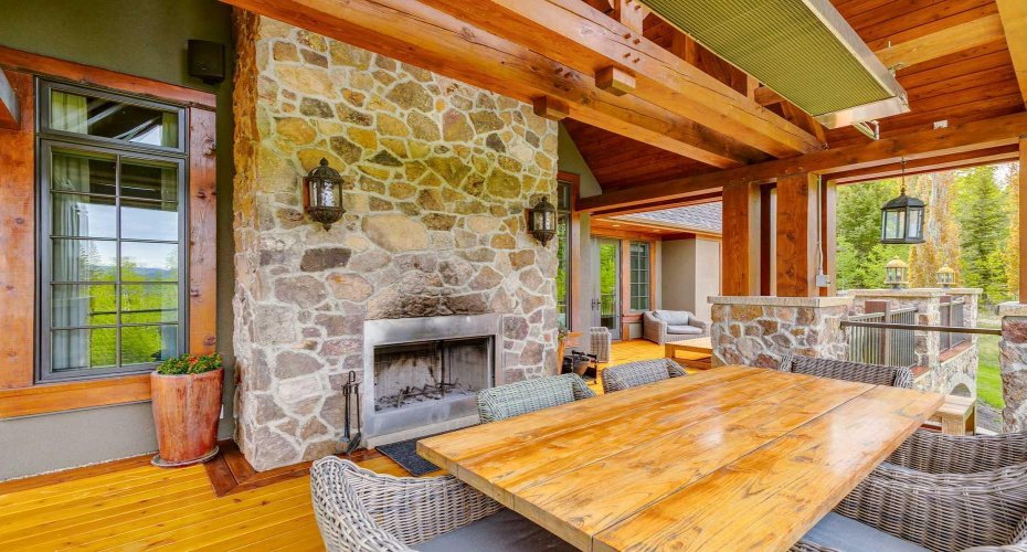 Covered&Heated Deck