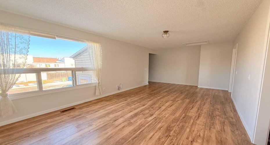1105 53 Street, Calgary, Alberta T2A 1V5, 3 Bedrooms Bedrooms, ,1 BathroomBathrooms,Residential,For Sale,53,A2305177
