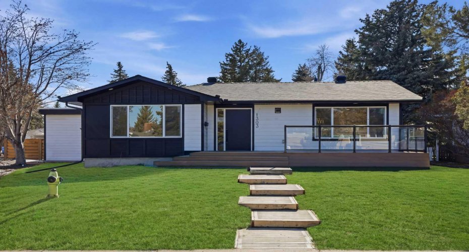 1303 87 Avenue, Calgary, Alberta T2V 0W2, 5 Bedrooms Bedrooms, ,3 BathroomsBathrooms,Residential,For Sale,87,A2305738