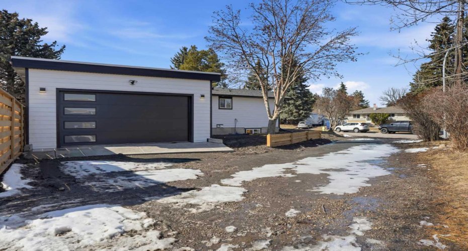 1303 87 Avenue, Calgary, Alberta T2V 0W2, 5 Bedrooms Bedrooms, ,3 BathroomsBathrooms,Residential,For Sale,87,A2305738