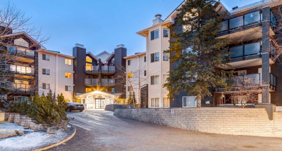 30 SIERRA MORENA Mews, Calgary, Alberta T3H 3K7, 2 Bedrooms Bedrooms, ,2 BathroomsBathrooms,Residential,For Sale,SIERRA MORENA,A2304755