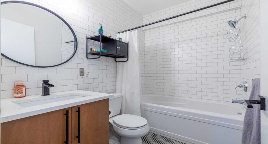 817 15 Avenue, Calgary, Alberta T2R0H8, 2 Bedrooms Bedrooms, ,2 BathroomsBathrooms,Residential,For Sale,15,A2305510