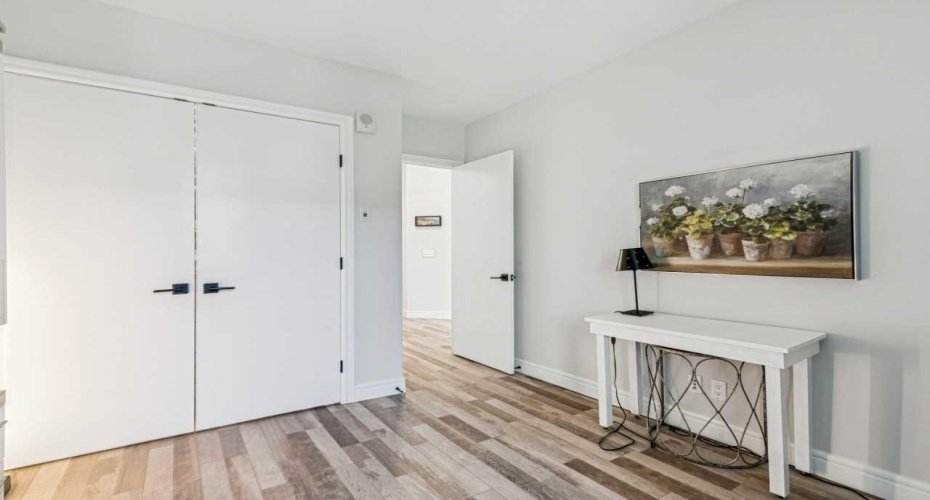817 15 Avenue, Calgary, Alberta T2R0H8, 2 Bedrooms Bedrooms, ,2 BathroomsBathrooms,Residential,For Sale,15,A2305510
