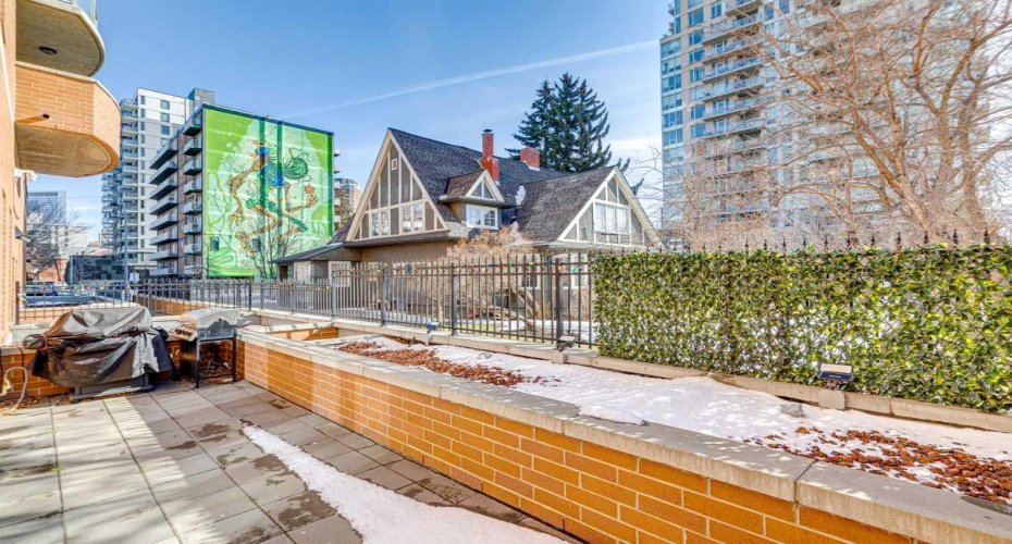 817 15 Avenue, Calgary, Alberta T2R0H8, 2 Bedrooms Bedrooms, ,2 BathroomsBathrooms,Residential,For Sale,15,A2305510