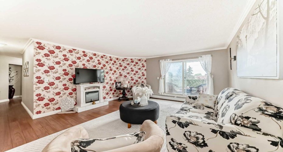 20 Dover Point, Calgary, Alberta T2B 3K3, 2 Bedrooms Bedrooms, ,1 BathroomBathrooms,Residential,For Sale,Dover,A2305691