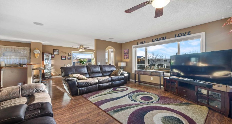 67 Evansmeade Crescent, Calgary, Alberta T3P 1B9, 4 Bedrooms Bedrooms, ,4 BathroomsBathrooms,Residential,For Sale,Evansmeade,A2305711