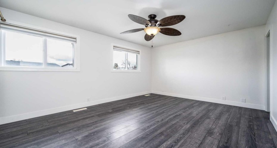 640 Rundleridge Drive, Calgary, Alberta T1Y2K9, 3 Bedrooms Bedrooms, ,3 BathroomsBathrooms,Residential,For Sale,Rundleridge,A2305752