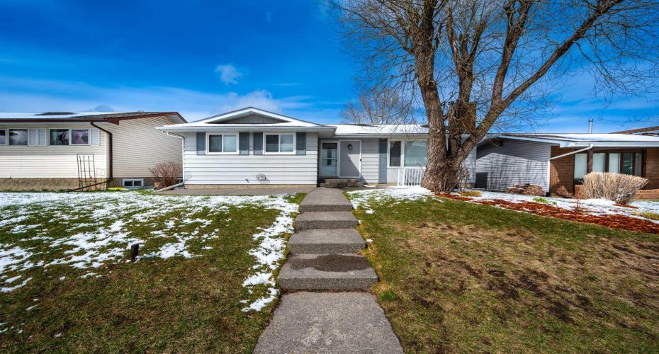 640 Rundleridge Drive, Calgary, Alberta T1Y2K9, 3 Bedrooms Bedrooms, ,3 BathroomsBathrooms,Residential,For Sale,Rundleridge,A2305752