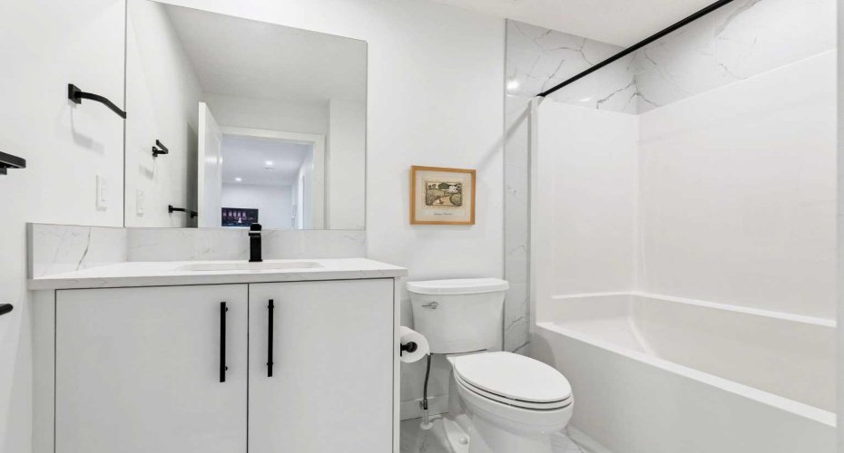 Main 4pc bathroom