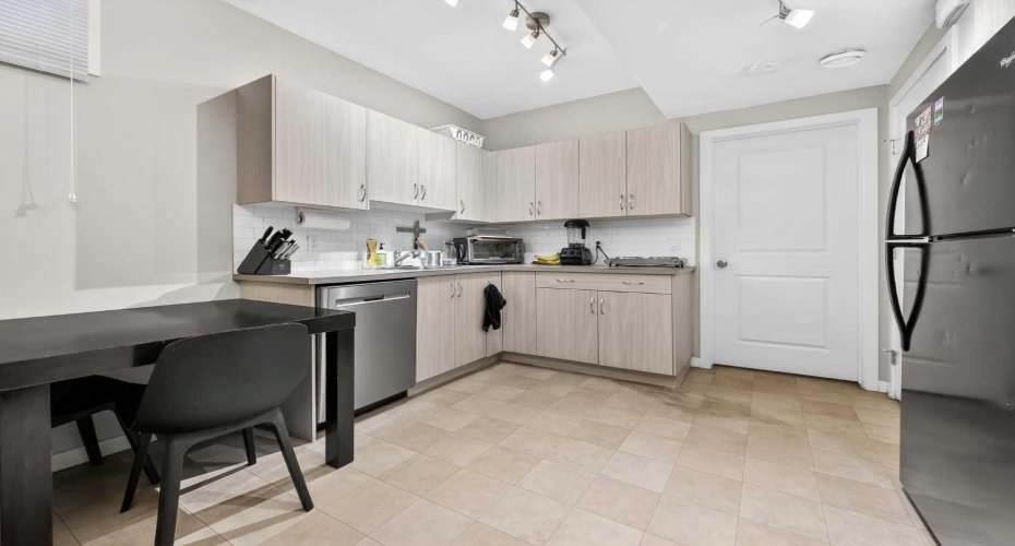 1607 2 Street, Calgary, Alberta T2M 2W2, ,Multi-family,For Sale,2,A2305839