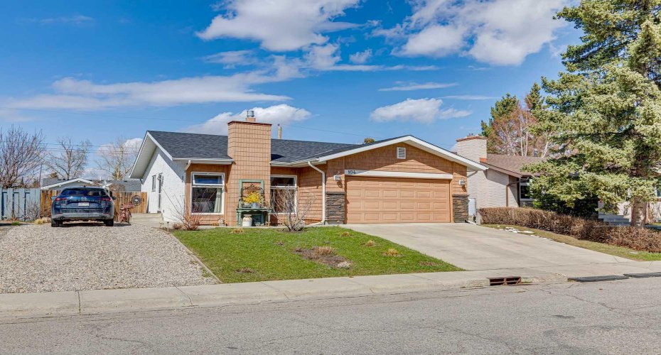 104 Cedarpark Drive, Calgary, Alberta T2E 1J8, 4 Bedrooms Bedrooms, ,3 BathroomsBathrooms,Residential,For Sale,Cedarpark,A2305887