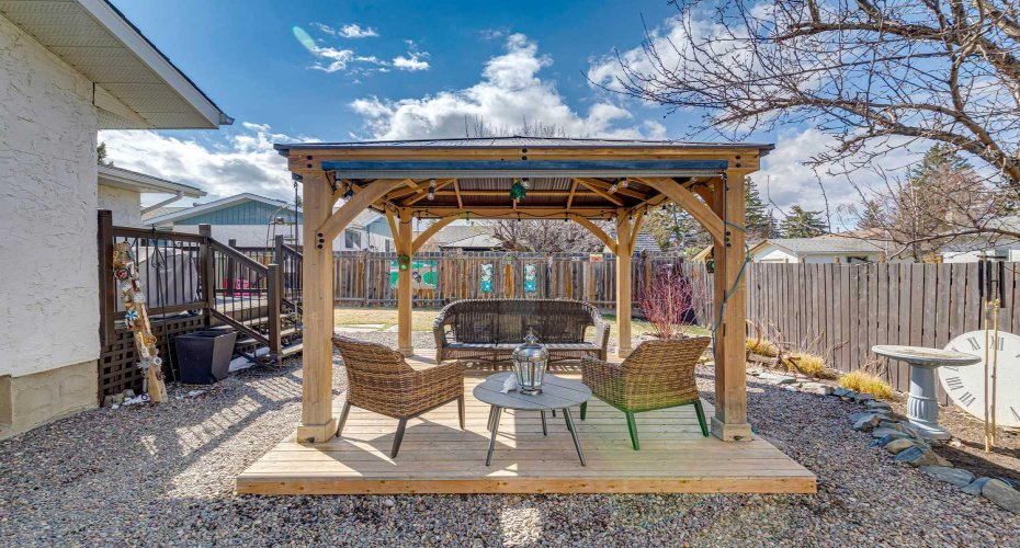 104 Cedarpark Drive, Calgary, Alberta T2E 1J8, 4 Bedrooms Bedrooms, ,3 BathroomsBathrooms,Residential,For Sale,Cedarpark,A2305887