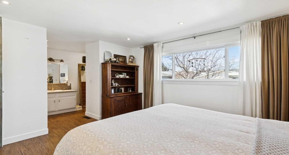 104 Cedarpark Drive, Calgary, Alberta T2E 1J8, 4 Bedrooms Bedrooms, ,3 BathroomsBathrooms,Residential,For Sale,Cedarpark,A2305887