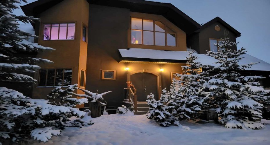 4643 29 Avenue, Calgary, Alberta T3B0J1, 4 Bedrooms Bedrooms, ,3 BathroomsBathrooms,Residential,For Sale,29,A2305946