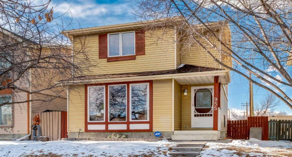 955 Erin Woods Drive, Calgary, Alberta T2B 2W4, 3 Bedrooms Bedrooms, ,1 BathroomBathrooms,Residential,For Sale,Erin Woods,A2305989
