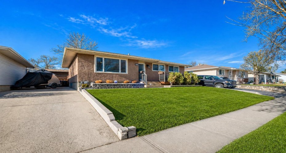 7139 18 Street, Calgary, Alberta T2C 1K2, 3 Bedrooms Bedrooms, ,2 BathroomsBathrooms,Residential,For Sale,18,A2306012
