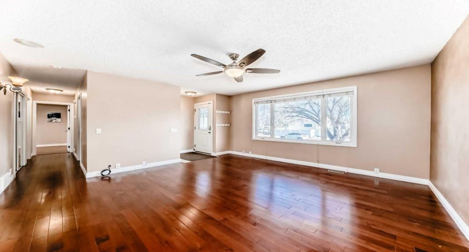 7139 18 Street, Calgary, Alberta T2C 1K2, 3 Bedrooms Bedrooms, ,2 BathroomsBathrooms,Residential,For Sale,18,A2306012