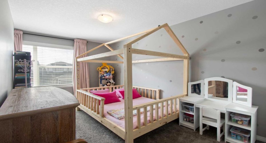 Upper floor bedroom #2