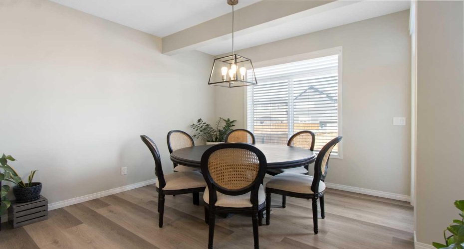 Spacious bright dining area