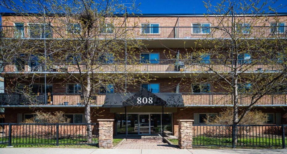 Located on a safe street it Lower Mount Royal