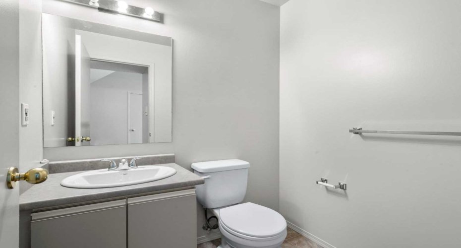 1720 13 Street, Calgary, Alberta T2T 3P4, 2 Bedrooms Bedrooms, ,2 BathroomsBathrooms,Residential,For Sale,13,A2297252