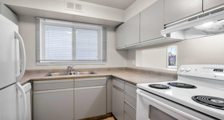 1720 13 Street, Calgary, Alberta T2T 3P4, 2 Bedrooms Bedrooms, ,2 BathroomsBathrooms,Residential,For Sale,13,A2297252